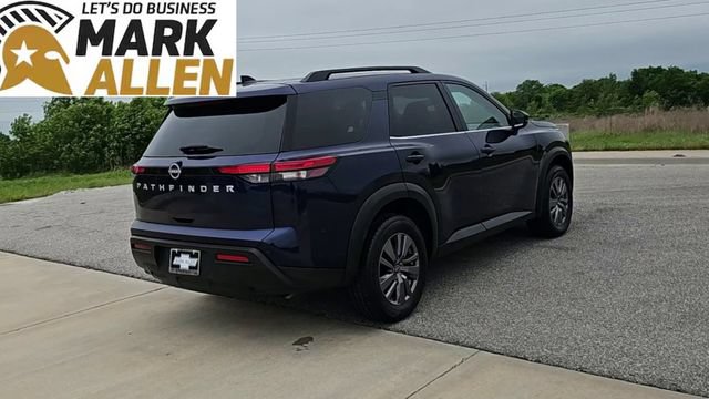 Used 2025 Nissan Pathfinder SV FWD image 8