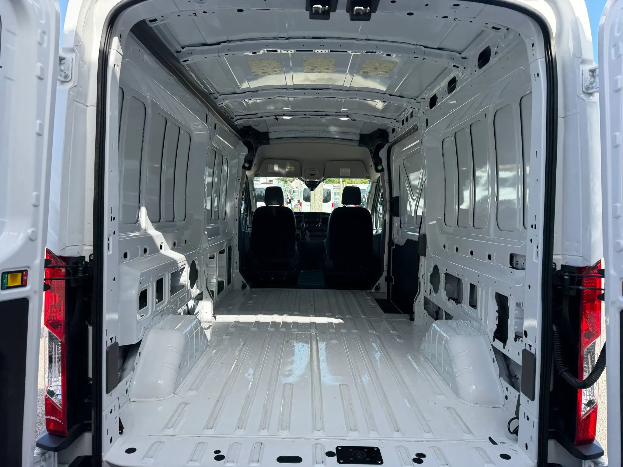 Used 2025 Ford Transit 250 148 Medium Roof image 6