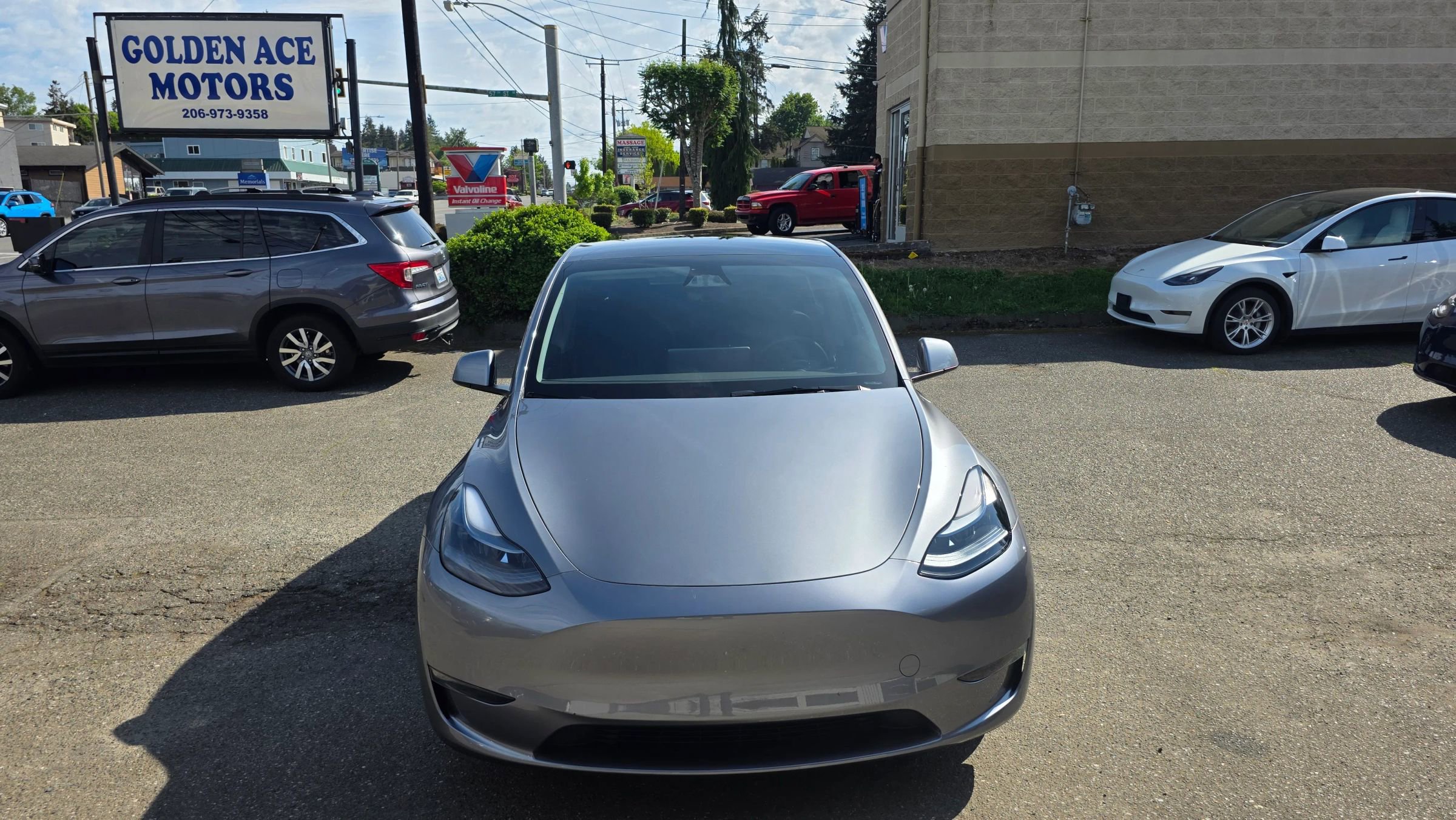 Used 2025 Tesla Model Y Long Range AWD/4WD image 2