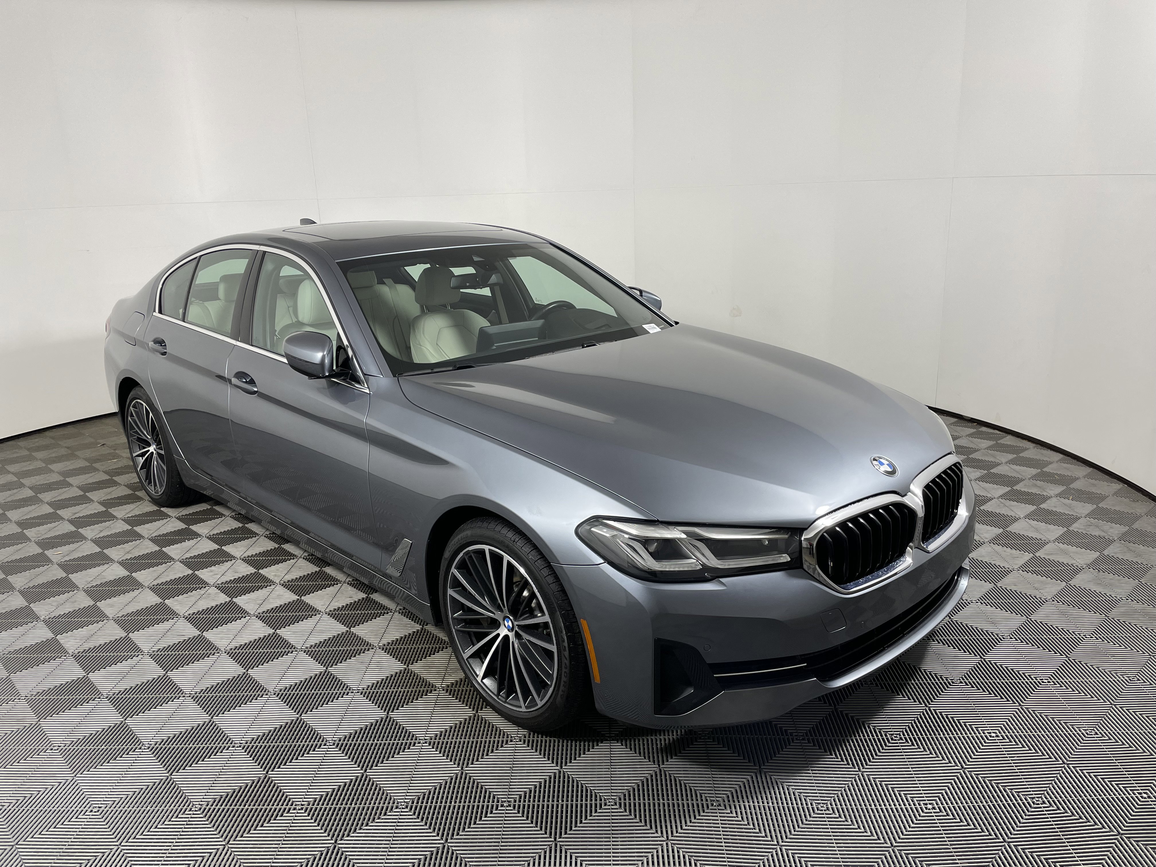 Used 2022 BMW 530i w/ Premium Package image 7