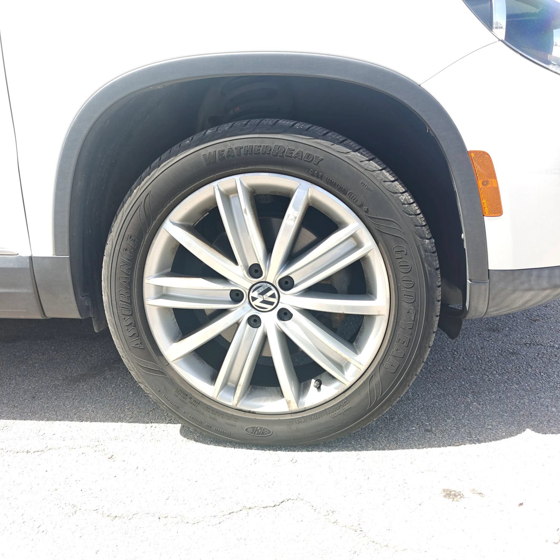 Used 2015 Volkswagen Tiguan SE FWD image 24