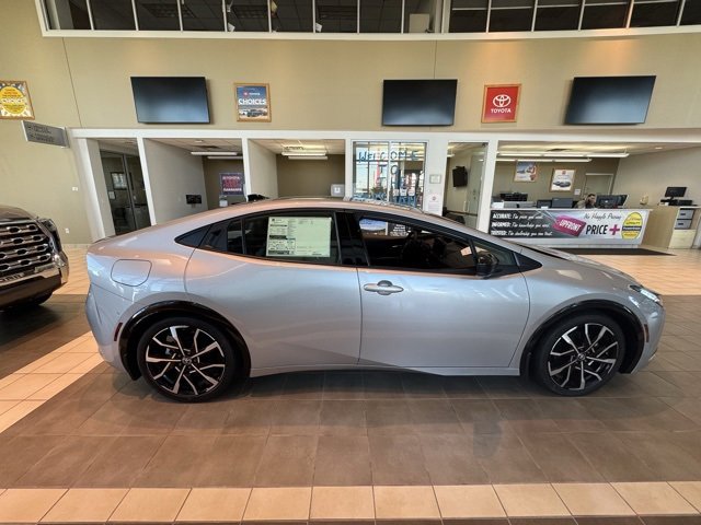 New 2025 Toyota Prius Plug-In Hybrid image 2