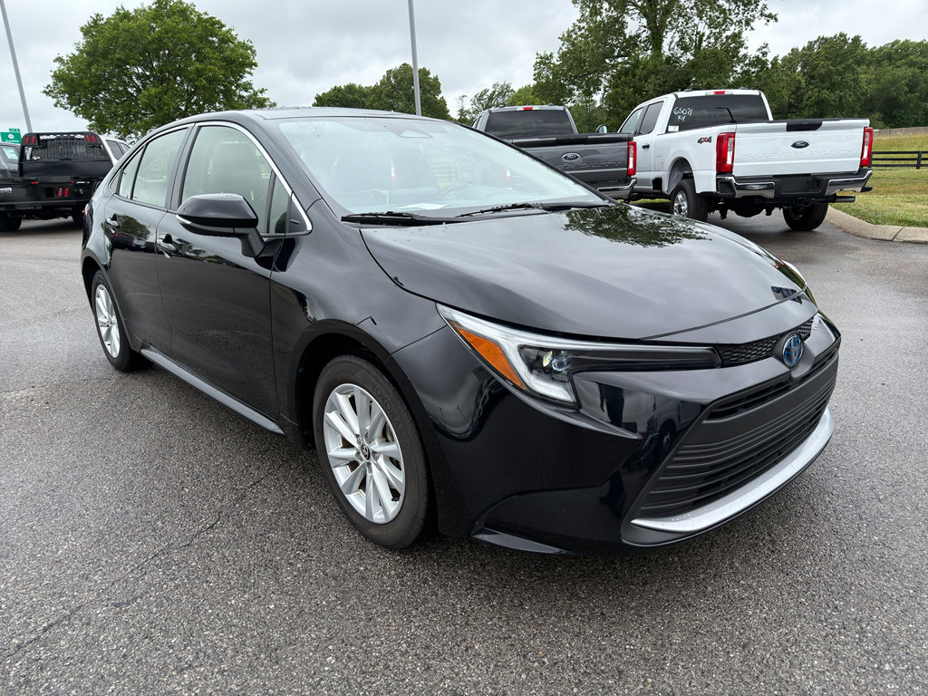 Used 2024 Toyota Corolla XLE FWD image 3