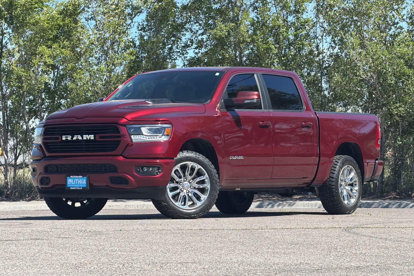 Used 2024 RAM 1500 Laramie AWD/4WD image 1