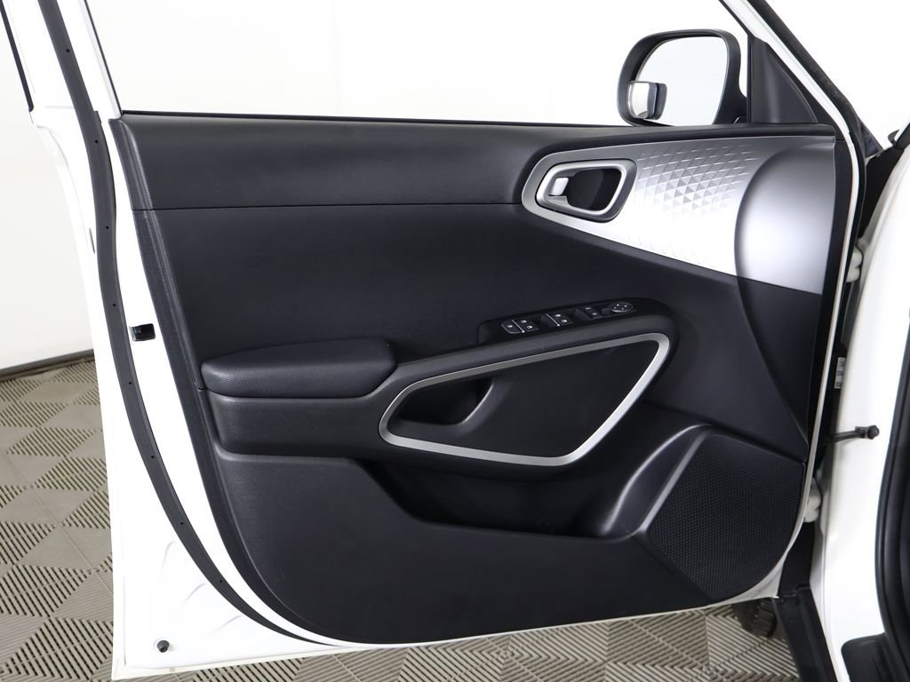 Used 2021 Kia Soul LX FWD image 19