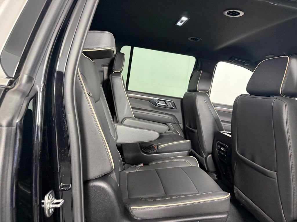 Used 2026 Chevrolet Suburban Premier AWD/4WD image 30