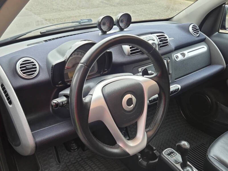 Used 2012 smart fortwo passion RWD image 16