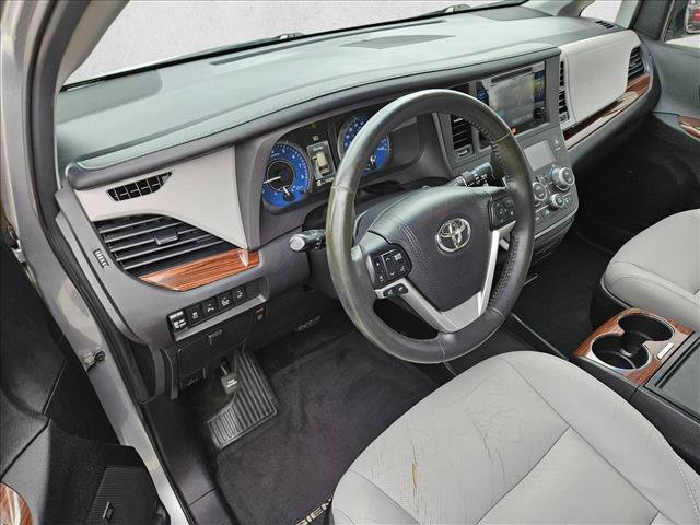 Used 2015 Toyota Sienna Limited FWD image 10