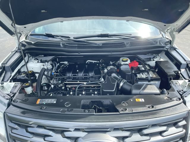 Used 2018 Ford Explorer XLT w/ Equipment Group 202A AWD/4WD image 30