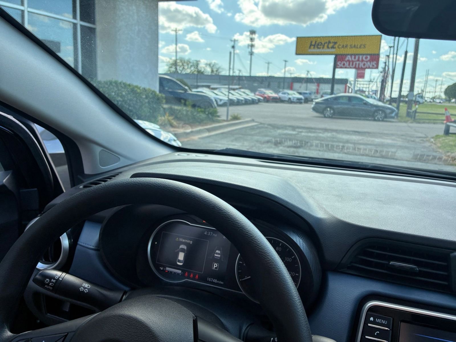 Used 2025 Nissan Versa SV image 32
