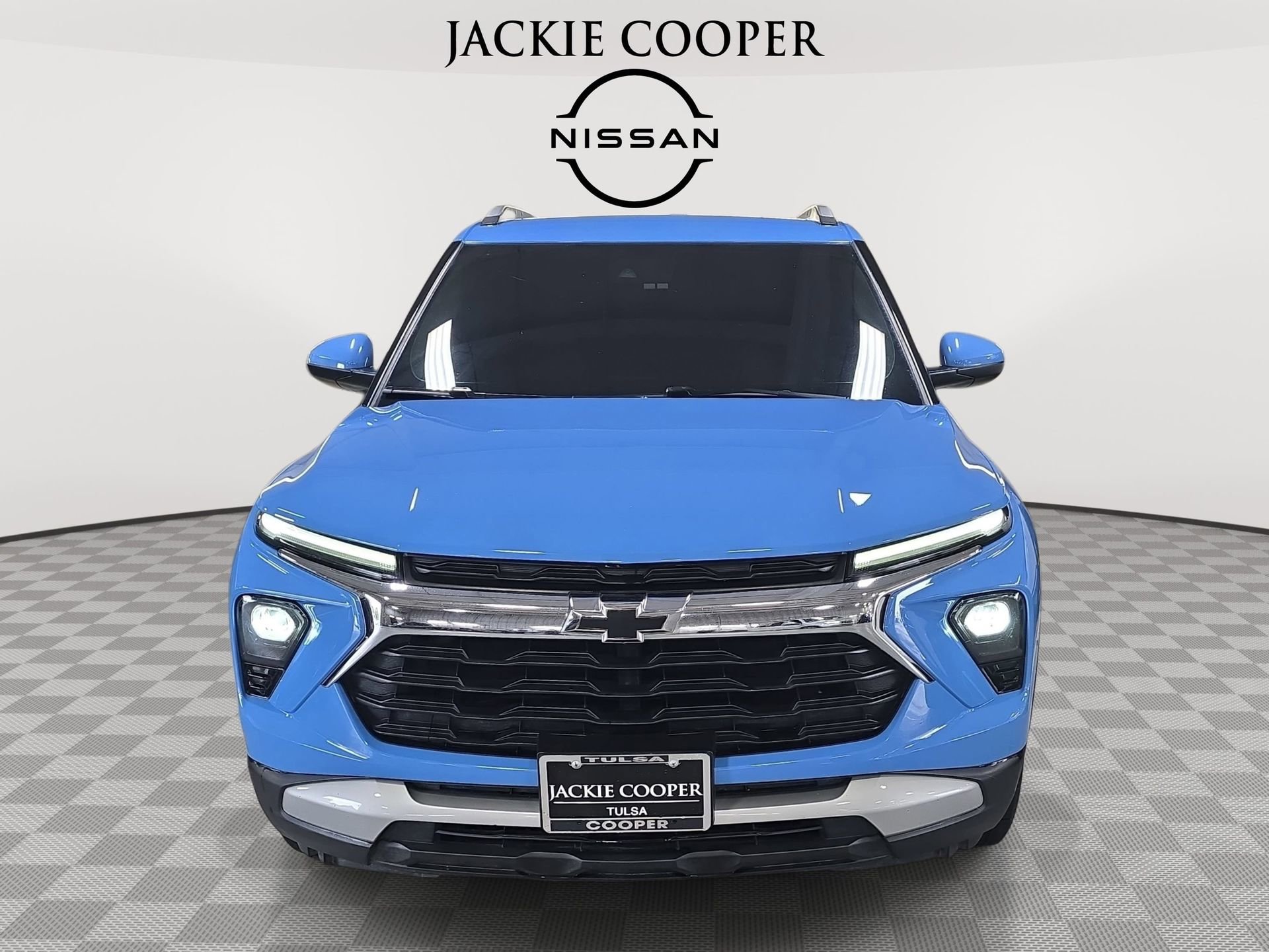 Used 2024 Chevrolet TrailBlazer LT w/ LT Cold Weather Package FWD image 2
