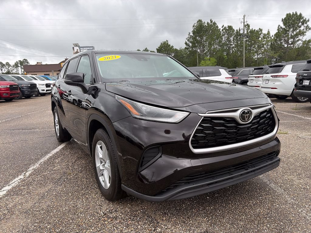 Used 2021 Toyota Highlander L FWD image 8