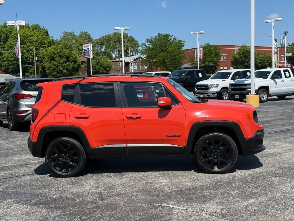 Used 2017 Jeep Renegade Altitude AWD/4WD image 5