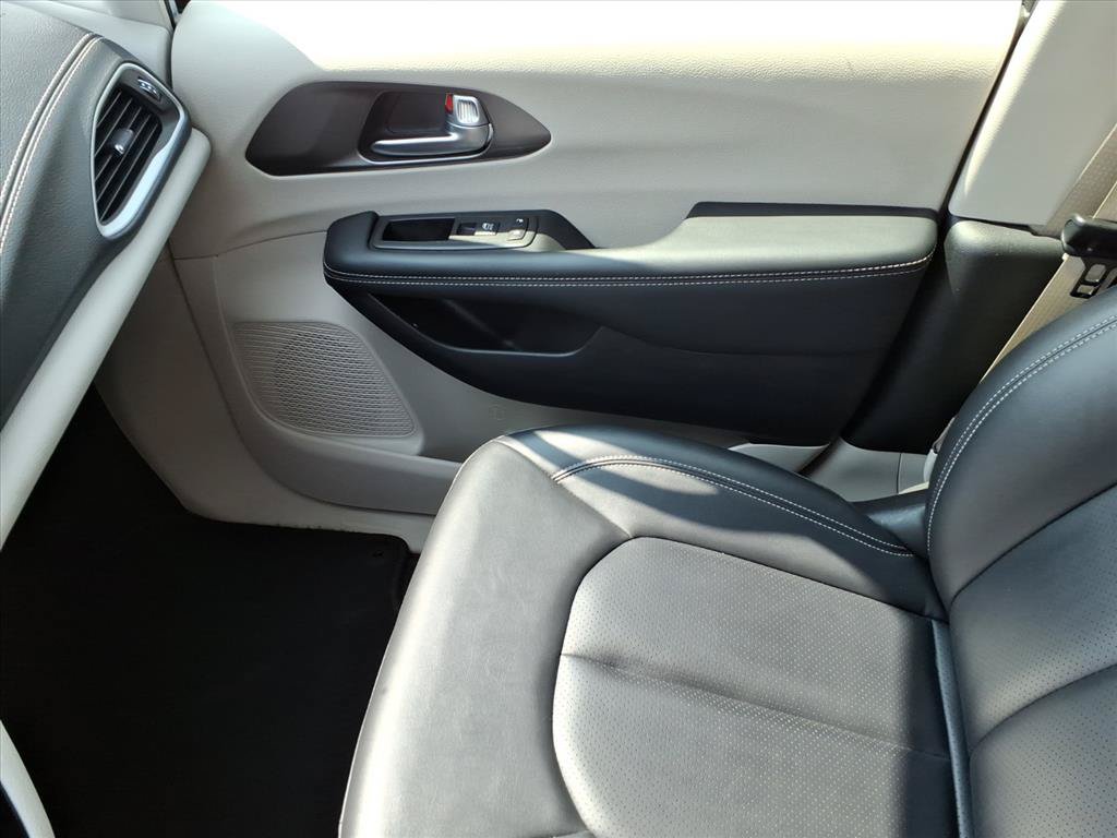 Used 2024 Chrysler Pacifica Limited FWD image 37