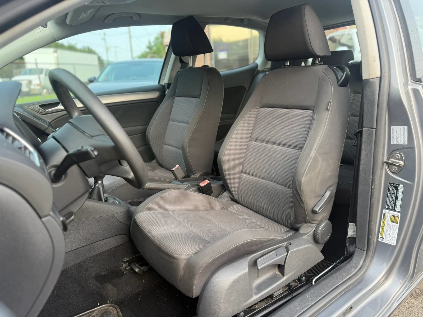 Used 2010 Volkswagen Golf 2-Door FWD image 10