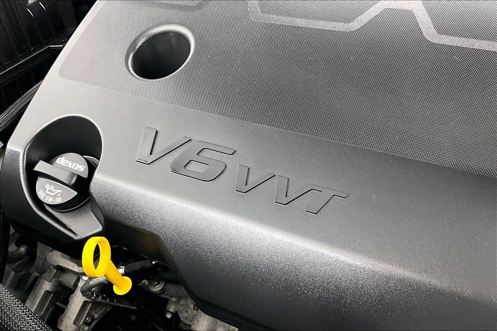 Used 2024 Buick Enclave Essence w/ Experience Buick Package AWD/4WD image 35