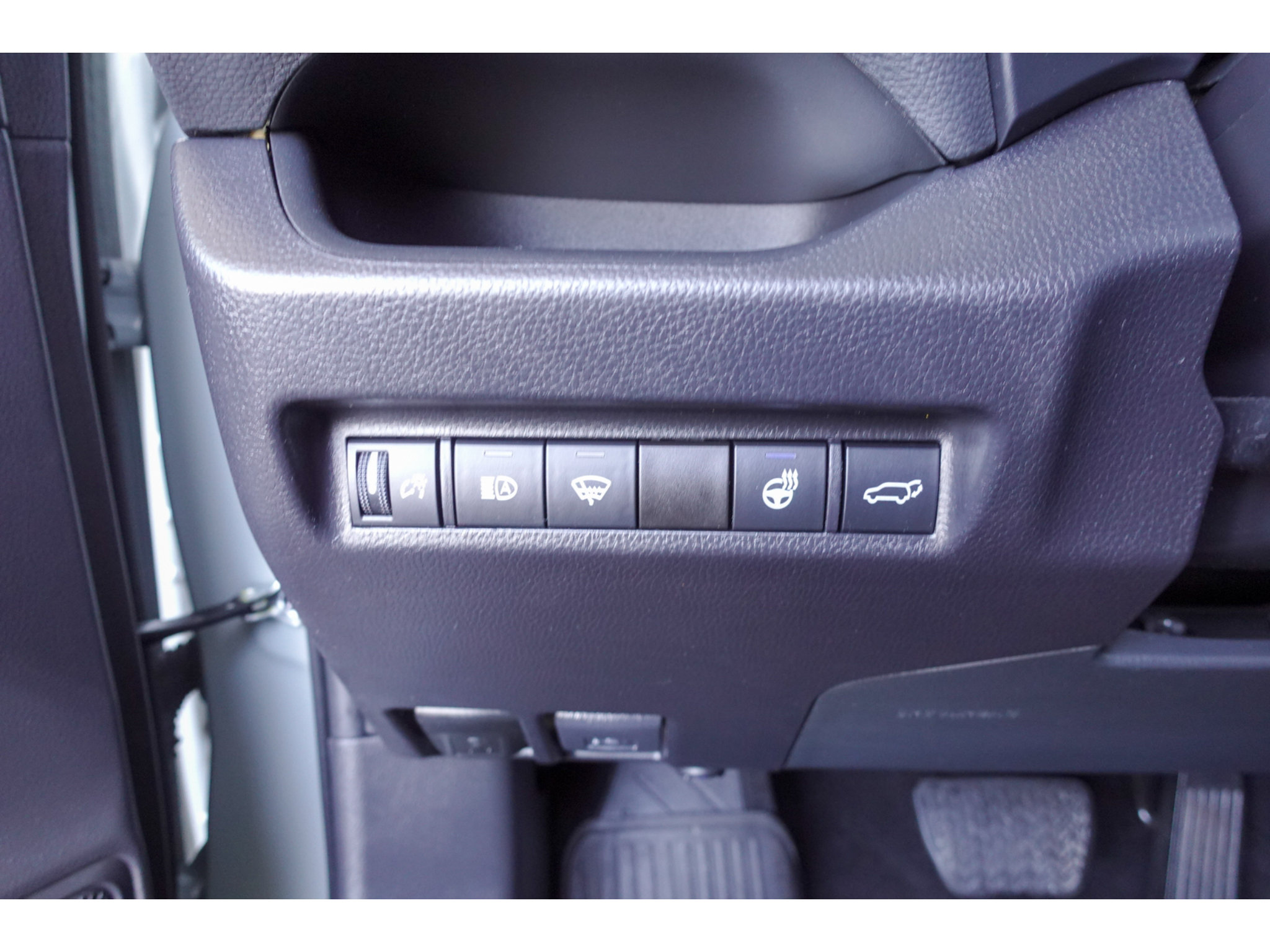 Used 2022 Toyota RAV4 XLE w/ Convenience Package AWD/4WD image 12