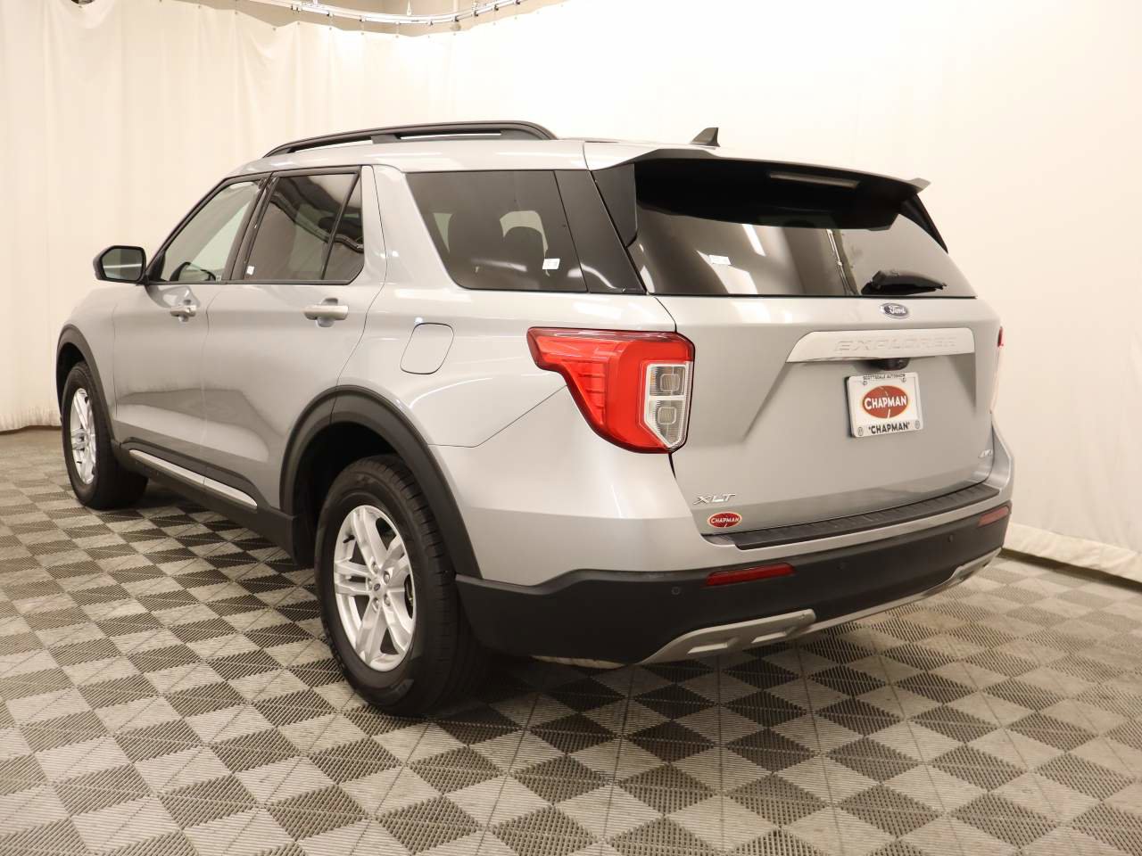 Used 2023 Ford Explorer XLT w/ Equipment Group 202A image 3