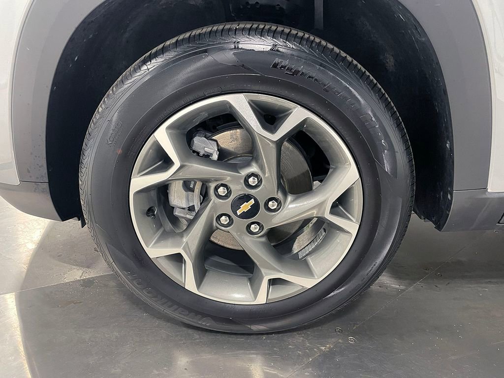 Used 2025 Chevrolet Trax LT w/ LT Convenience Package FWD image 17