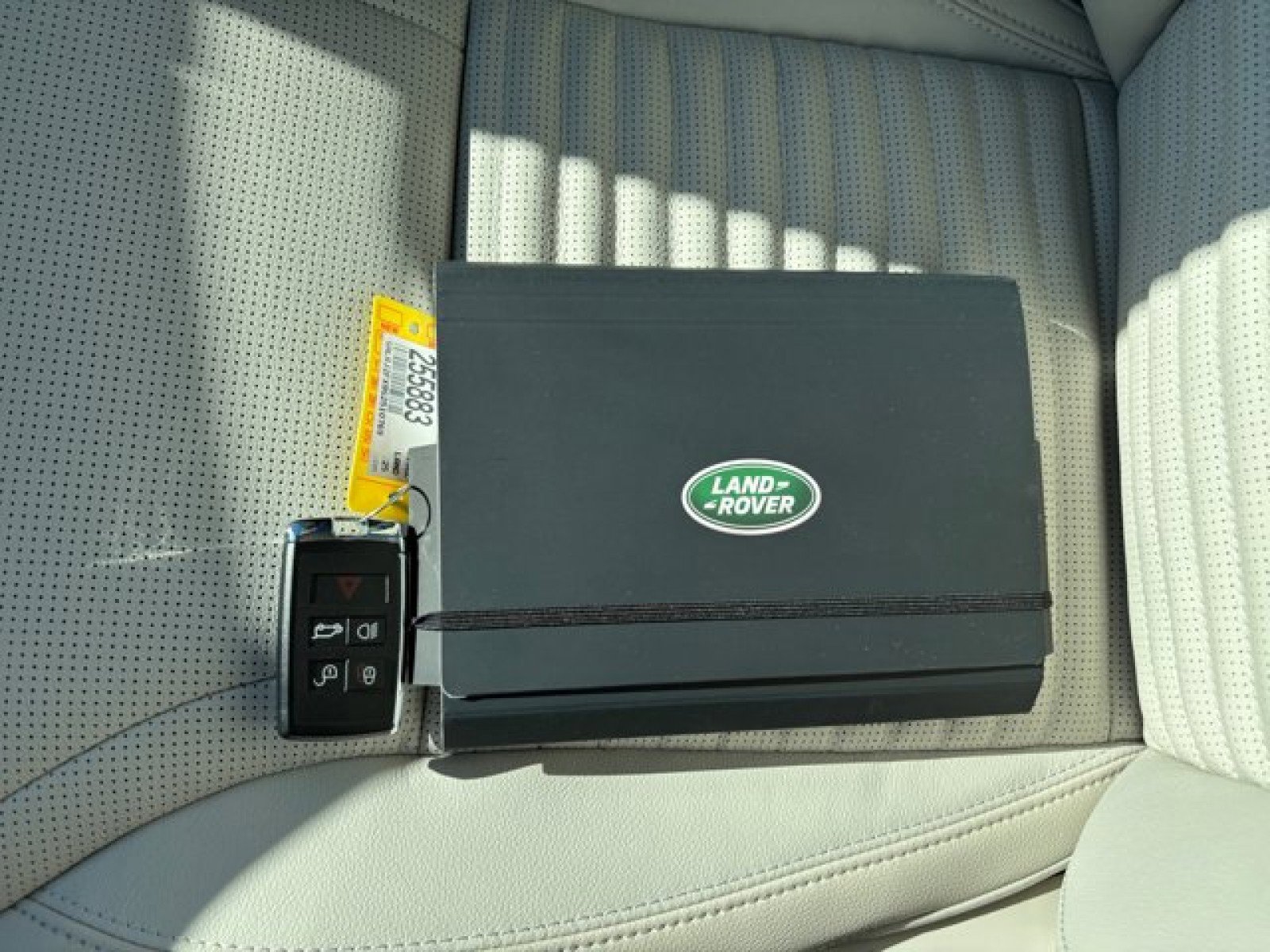 New 2025 Land Rover Discovery S image 22