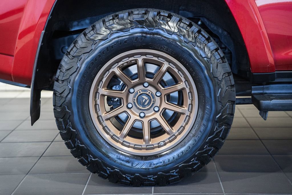 Used 2020 Toyota 4Runner TRD Off-Road AWD/4WD image 18
