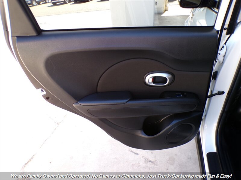 Used 2018 Kia Soul FWD image 17
