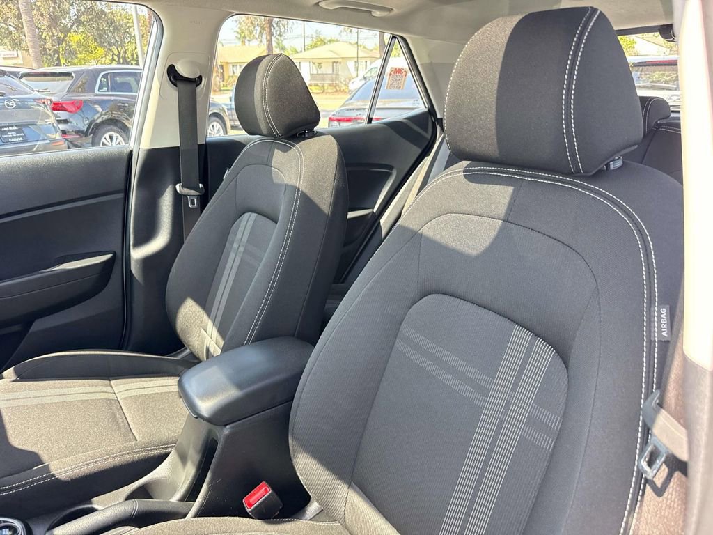 Used 2025 Hyundai Venue SEL image 23