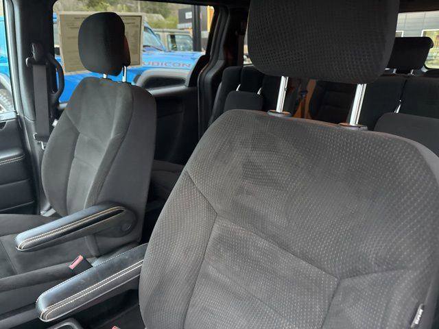 Used 2018 Dodge Grand Caravan SE image 16