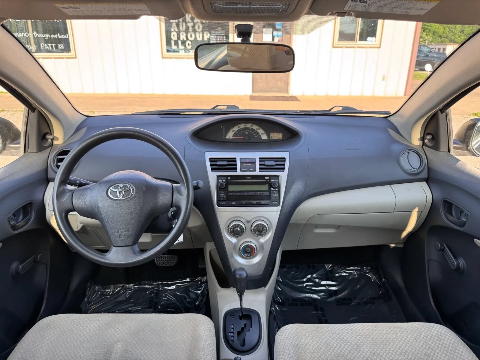 Used 2007 Toyota Yaris S FWD image 2