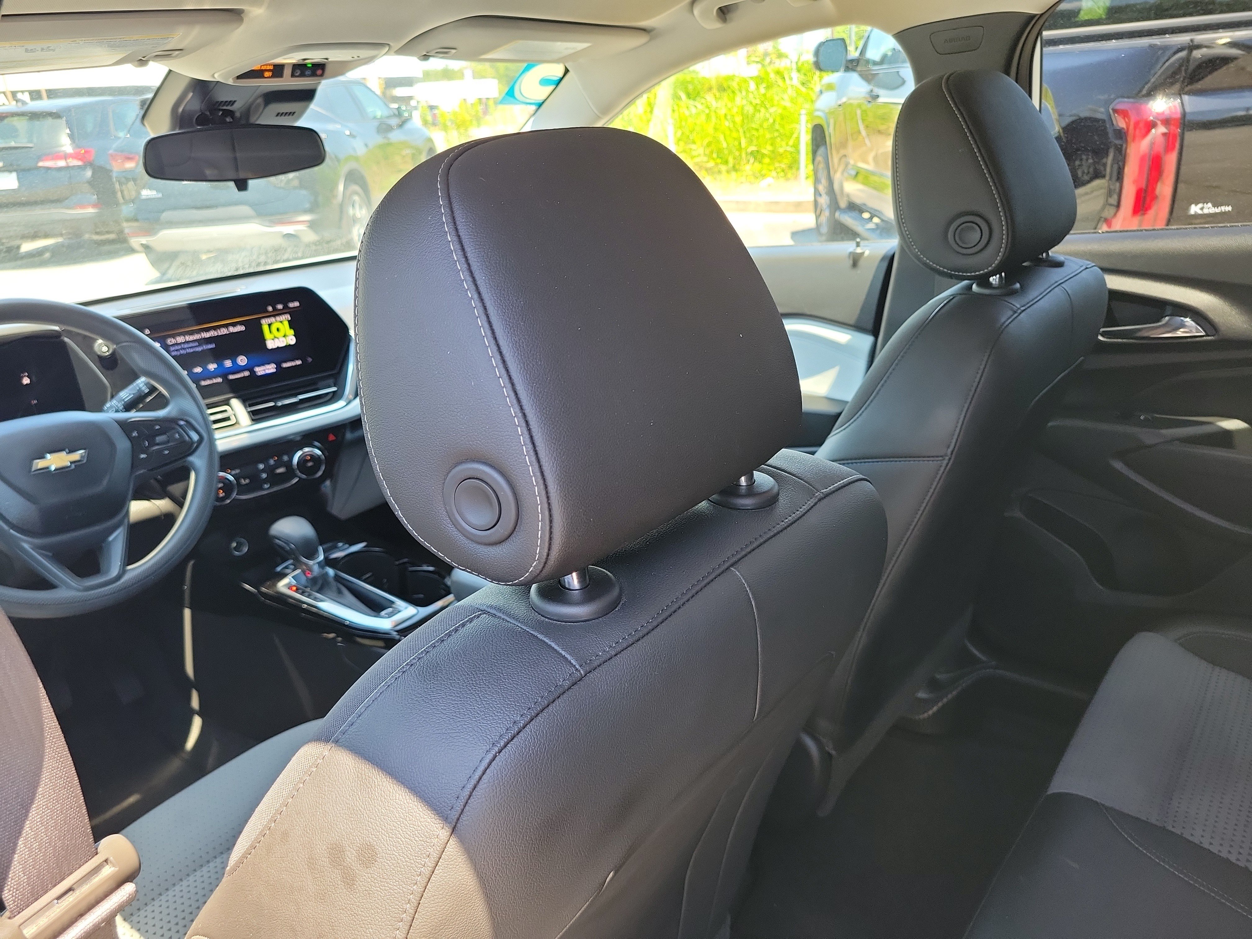 Used 2025 Chevrolet Trax LT FWD image 12