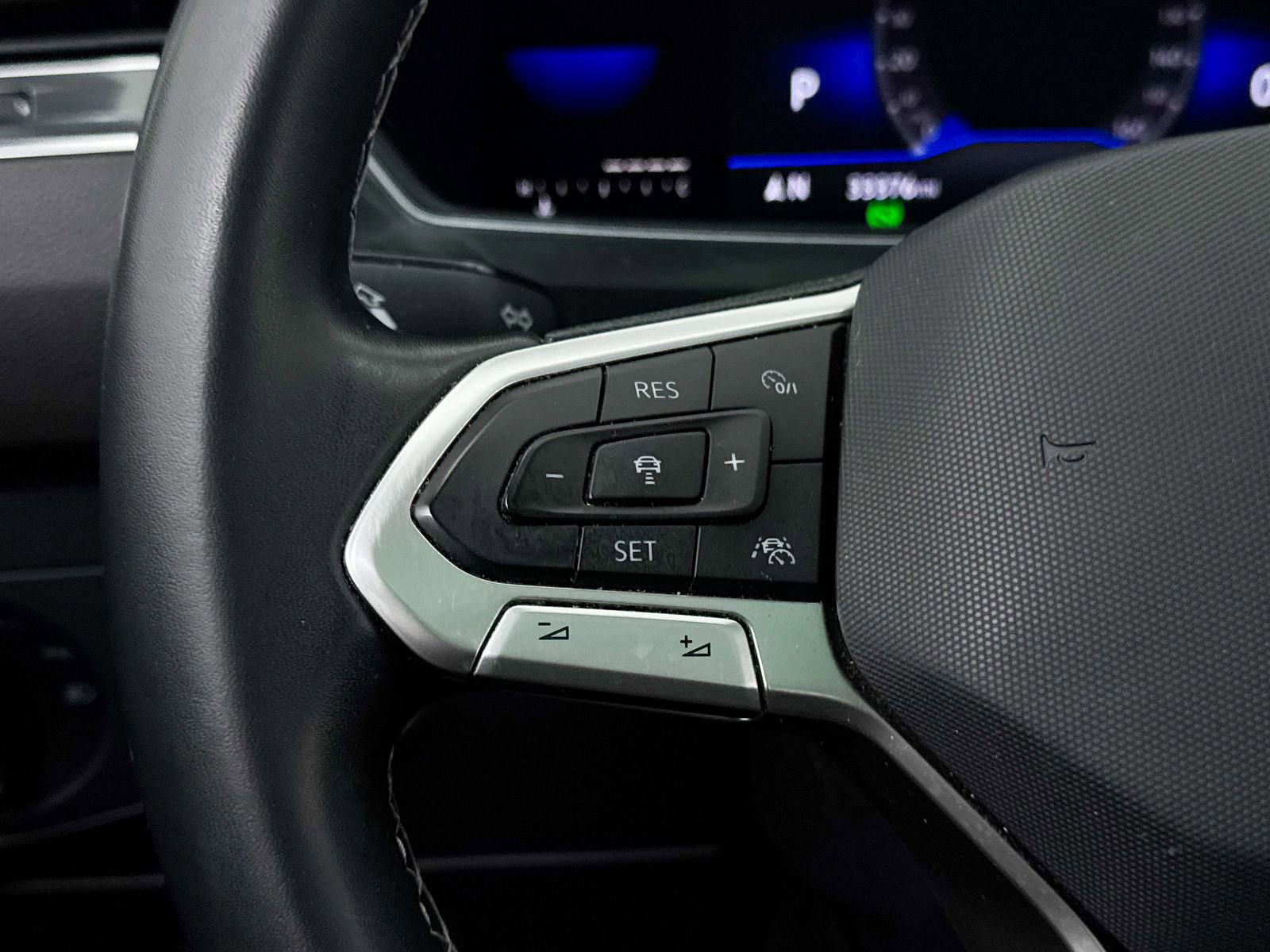 Used 2022 Volkswagen Tiguan SE w/ Panoramic Sunroof Package image 33