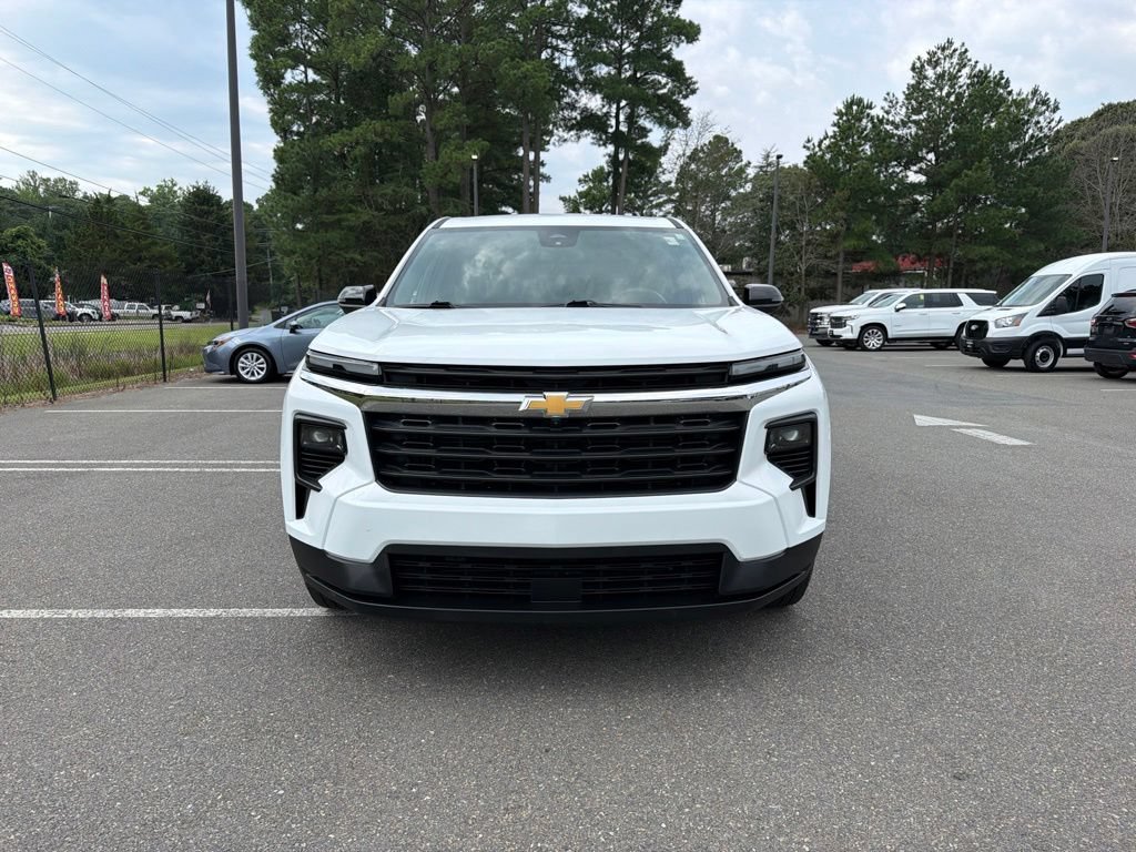 Used 2024 Chevrolet Traverse LS AWD/4WD image 3