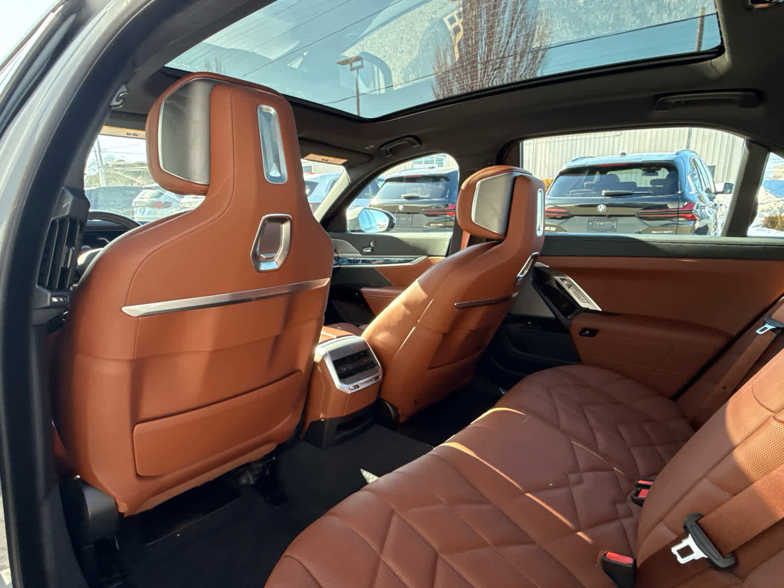 Certified 2025 BMW 760i xDrive w/ Executive Package image 16