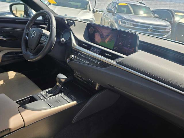 Used 2021 Lexus ES 300h w/ Premium Package FWD image 12