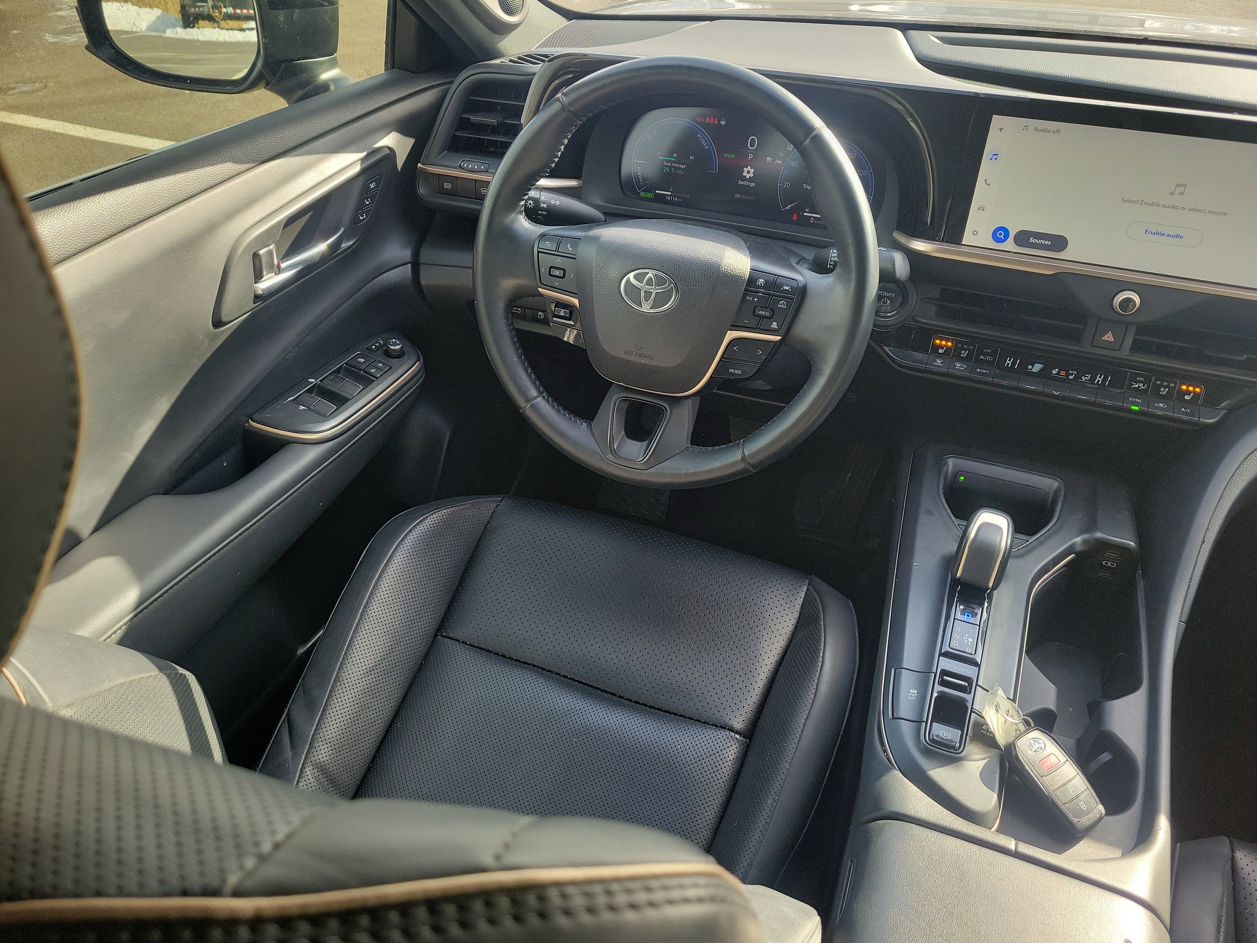 Used 2023 Toyota Crown Limited image 11