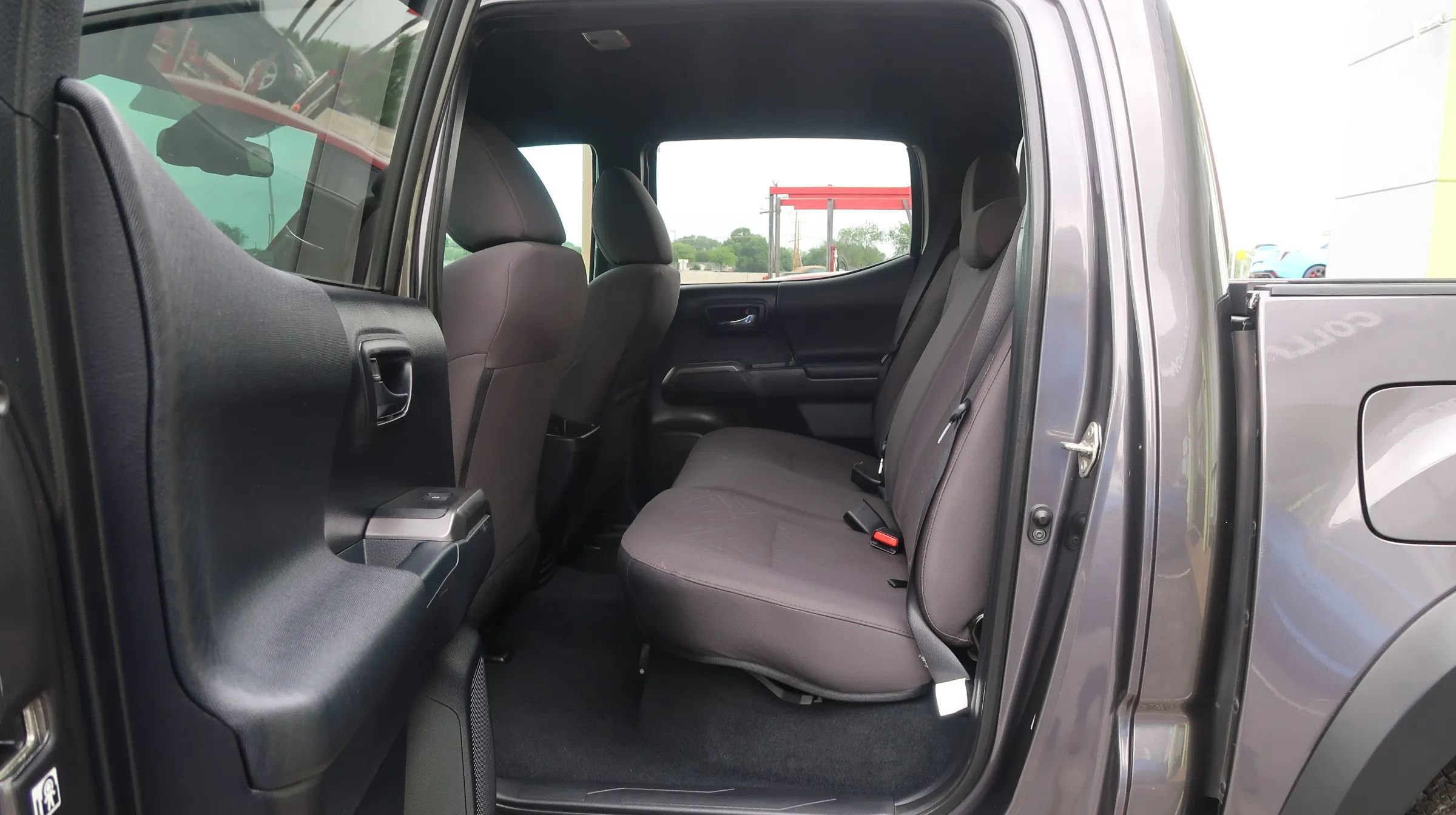 Used 2018 Toyota Tacoma TRD Off-Road AWD/4WD image 18