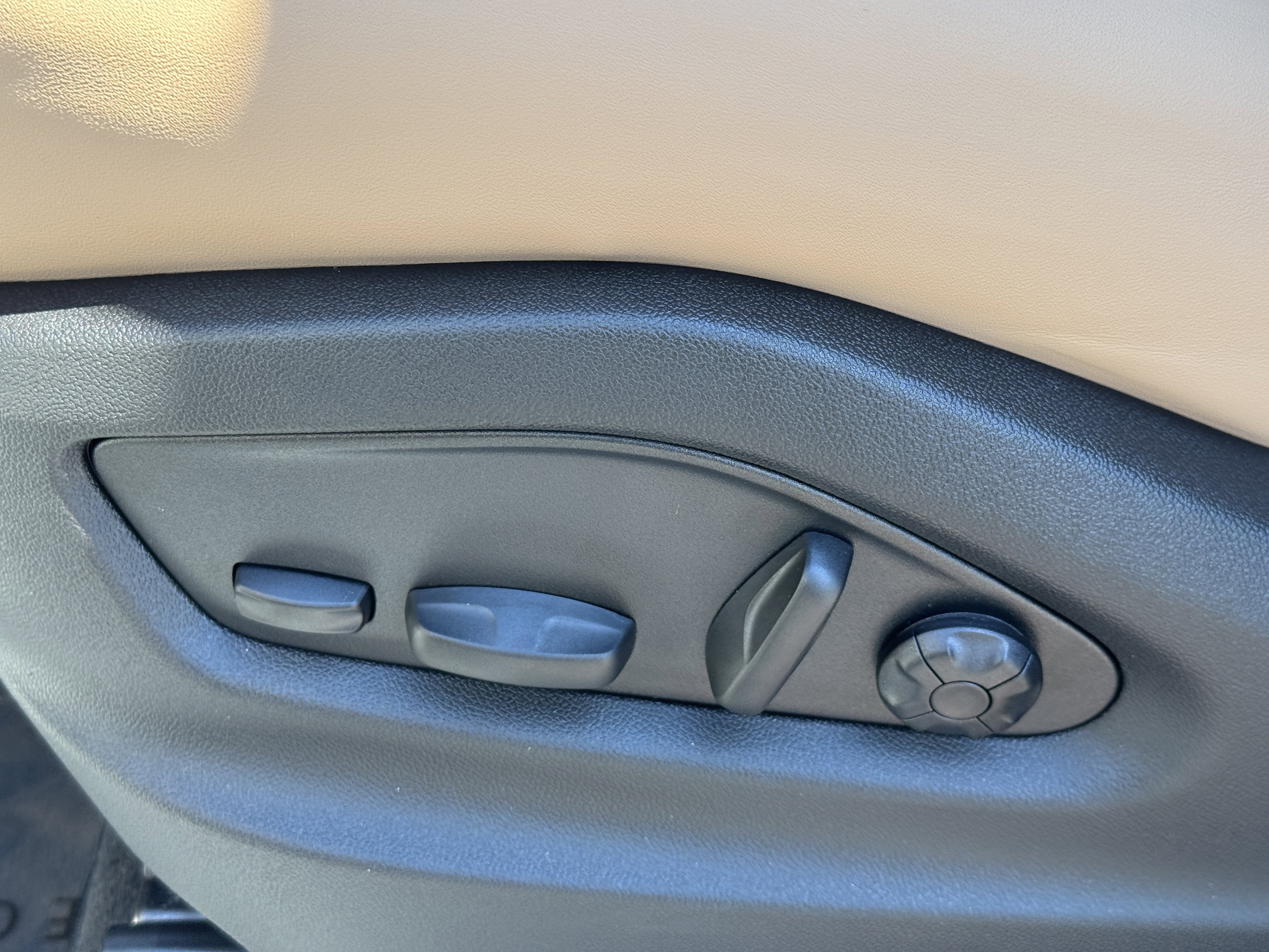 New 2026 Porsche Cayenne image 25