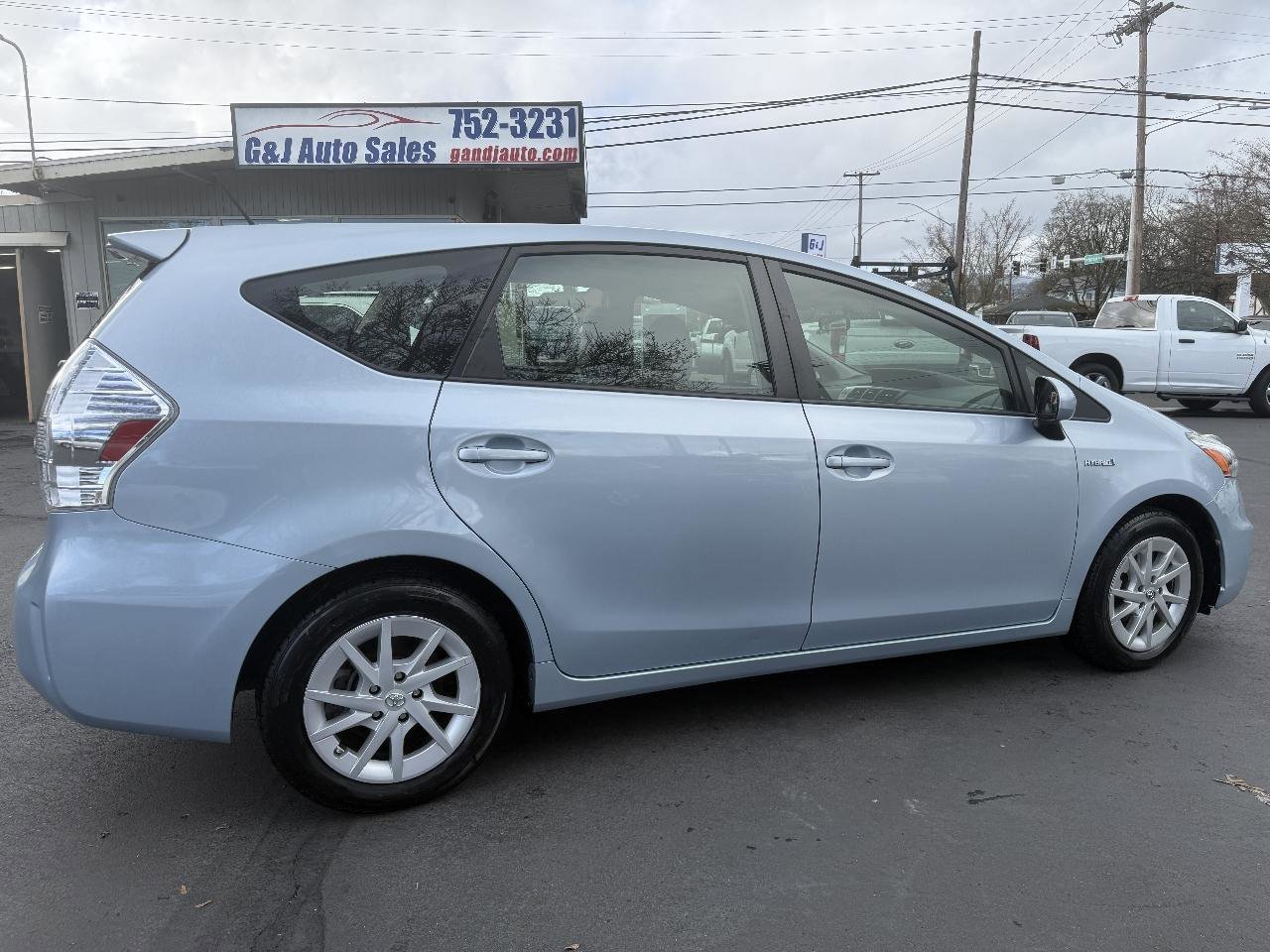 Used 2014 Toyota Prius V Two image 7