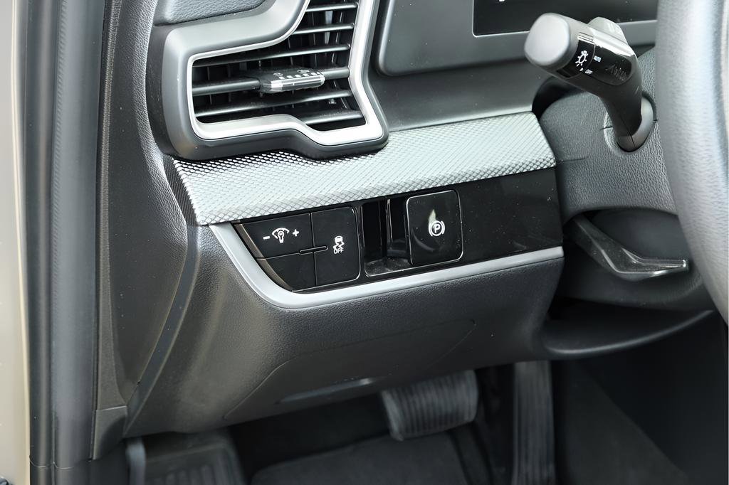 Used 2024 Kia Sportage LX image 8