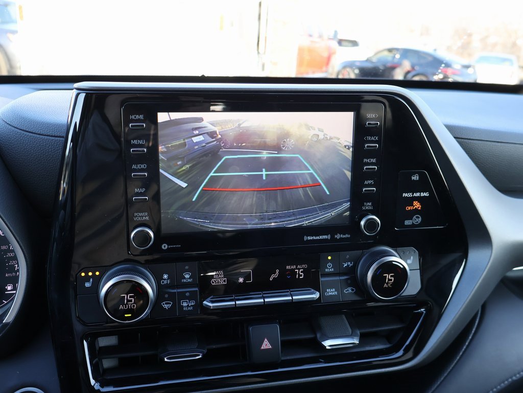 Used 2020 Toyota Highlander XLE image 22