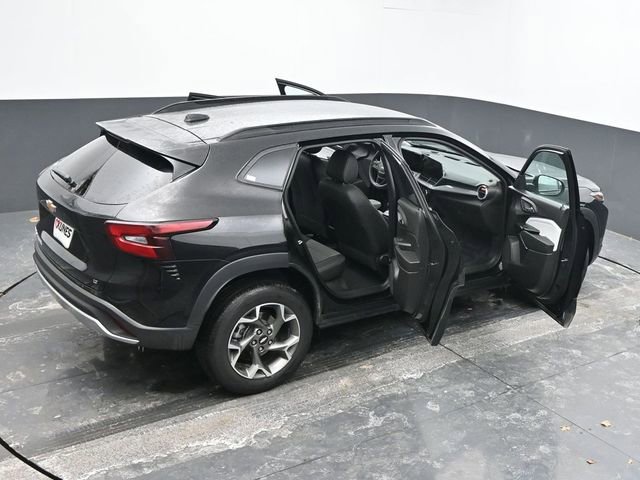 Used 2025 Chevrolet Trax LT image 65
