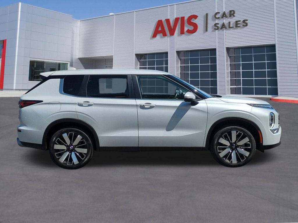 Used 2025 Mitsubishi Outlander SE AWD/4WD image 5