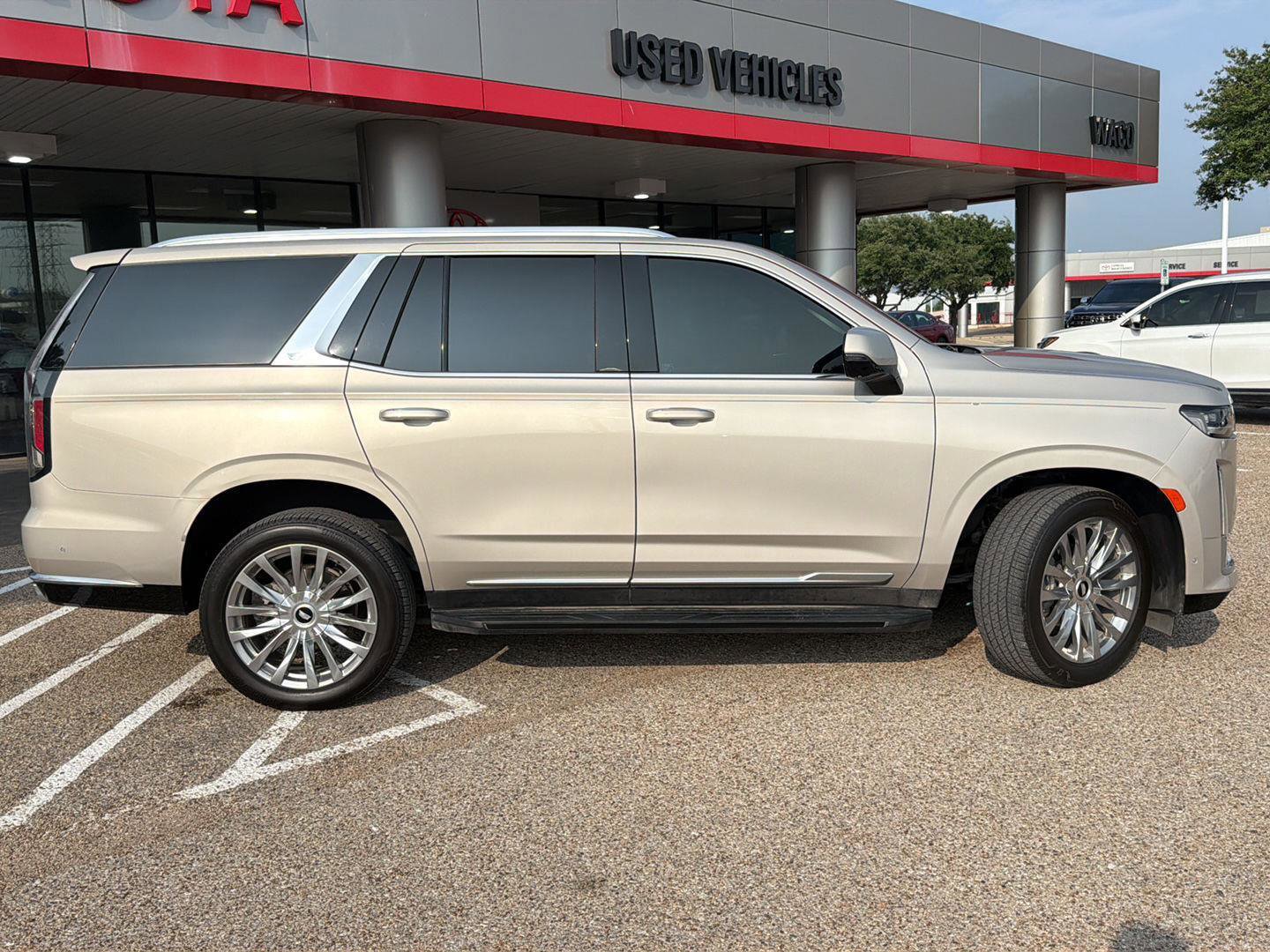 Used 2021 Cadillac Escalade Premium Luxury w/ Performance Package RWD image 2