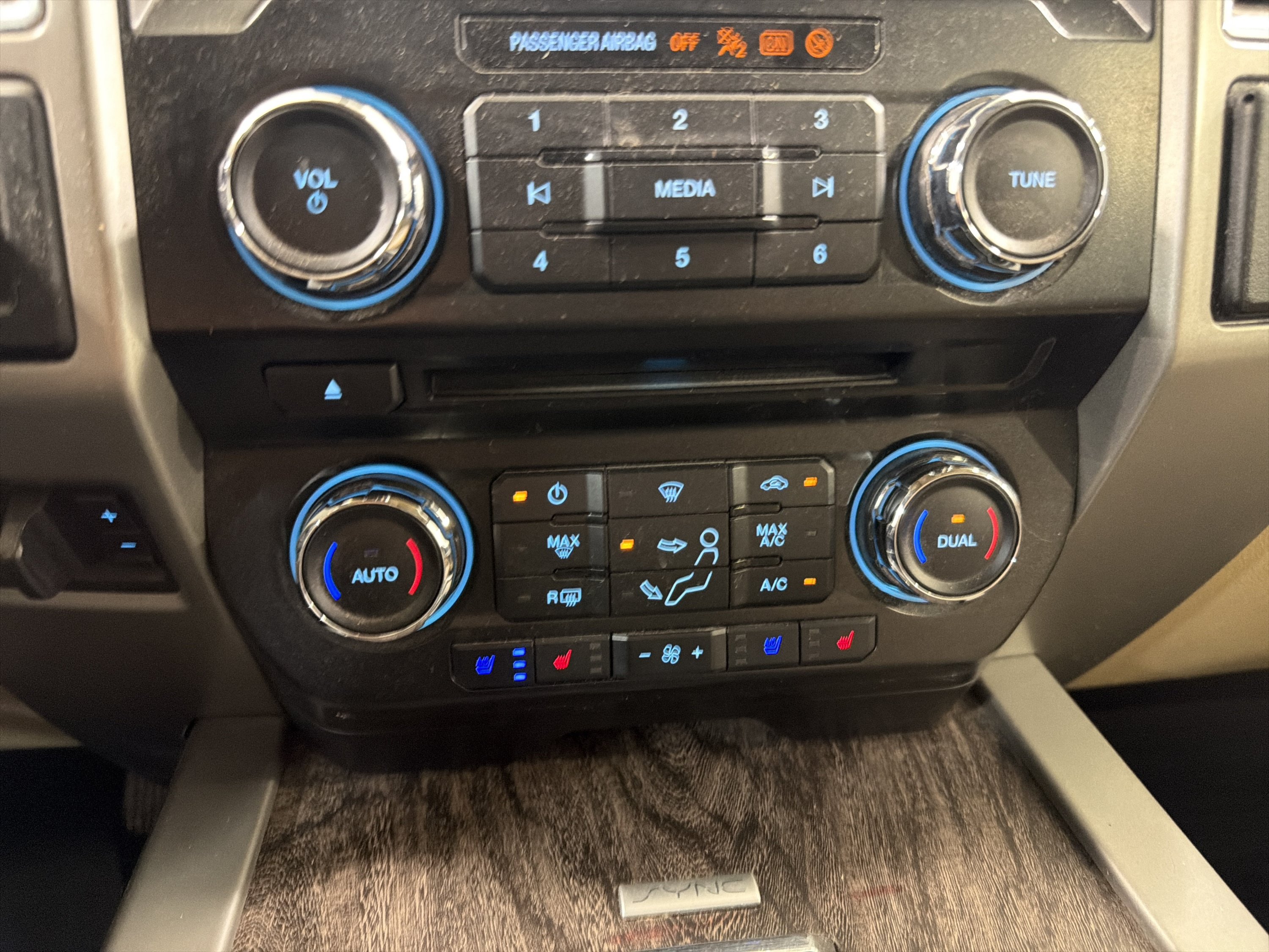 Used 2017 Ford F350 Lariat w/ Lariat Value Package AWD/4WD image 17