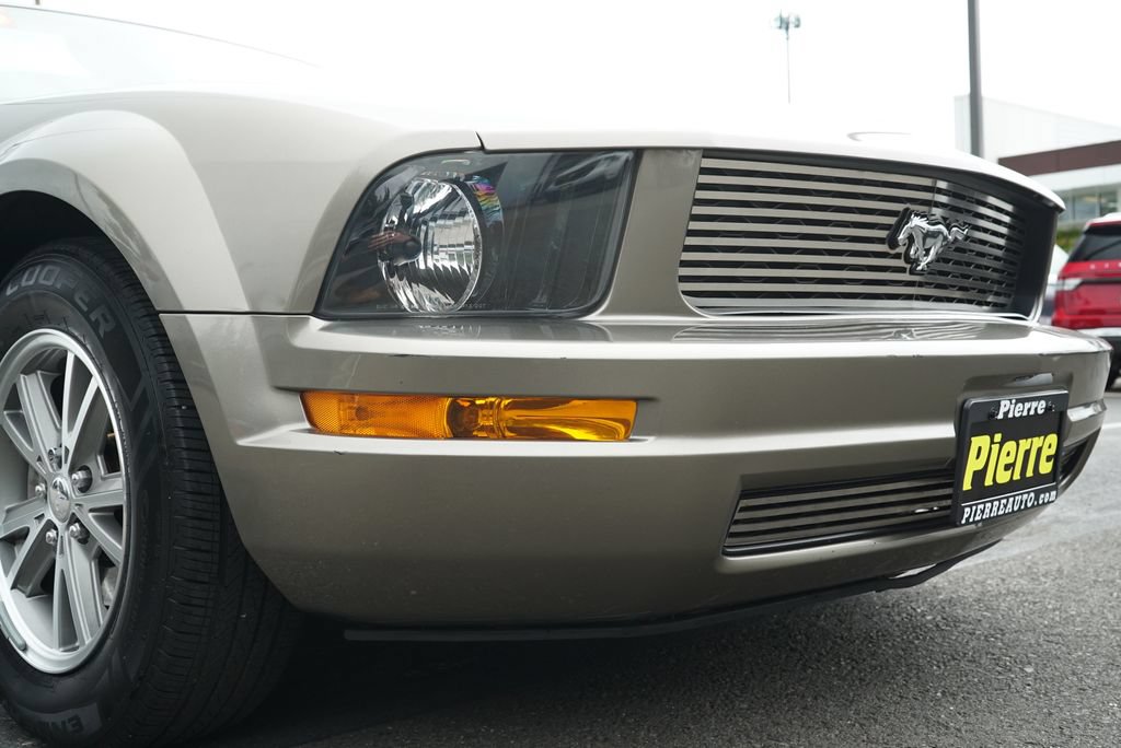 Used 2005 Ford Mustang Premium RWD image 26