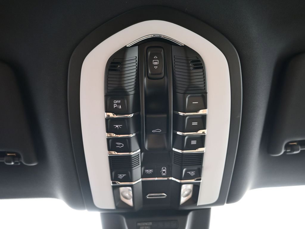 Certified 2022 Porsche Macan S image 25