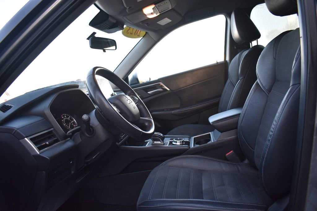 Used 2023 Mitsubishi Outlander SE image 25