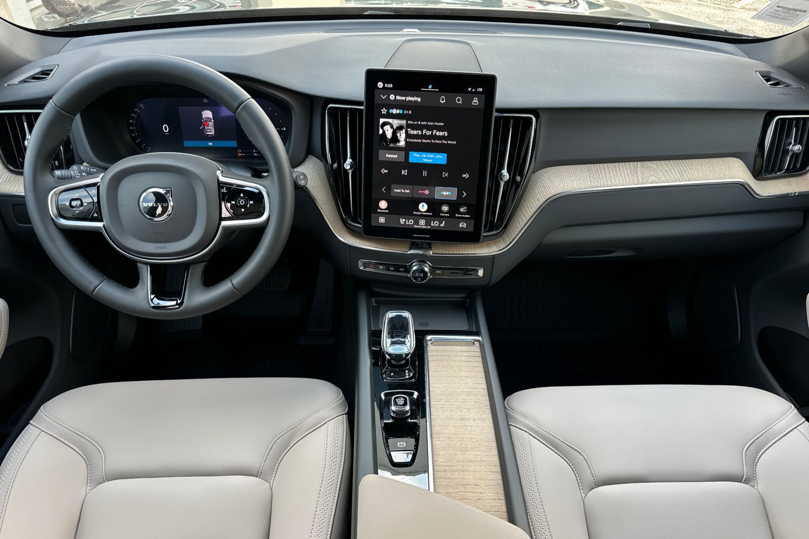 New 2026 Volvo XC60 T8 Plus w/ Climate Package PRO AWD/4WD image 13