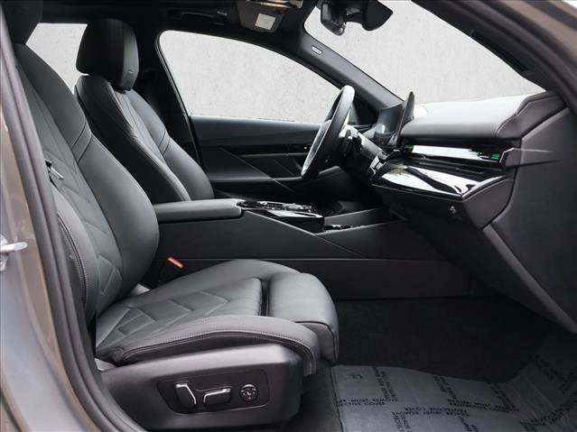 Certified 2026 BMW 530i xDrive AWD/4WD image 25