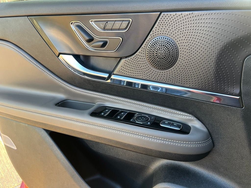 Certified 2025 Lincoln Corsair AWD image 38